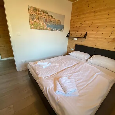 Mobile Homes Selce